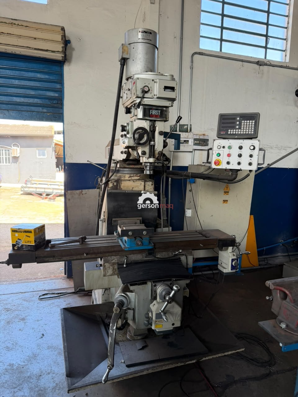 FRESADORA FERRAMENTEIRA ISO 40 FIRST VKF430-i ANO 2012 - INVERSOR
